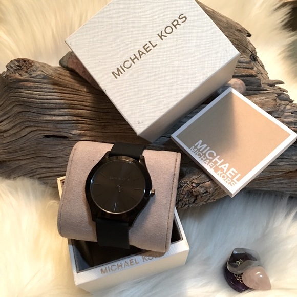 ⌚️Michael Kors®The Runway Unisex Black on Black Watch*FIRM*⌚️ - Picture 5 of 6